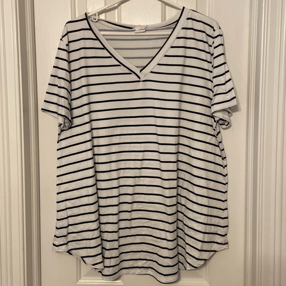 P&Rose V-neck Tee